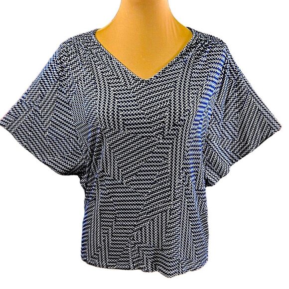 Chico's Flutter Sleeve Knit Top Size 1 (8) Like New - Picture 4 of 13